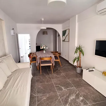 Center 2Br Apt W/ Parking And 250M Walk From Beach Larnaca Exterior photo