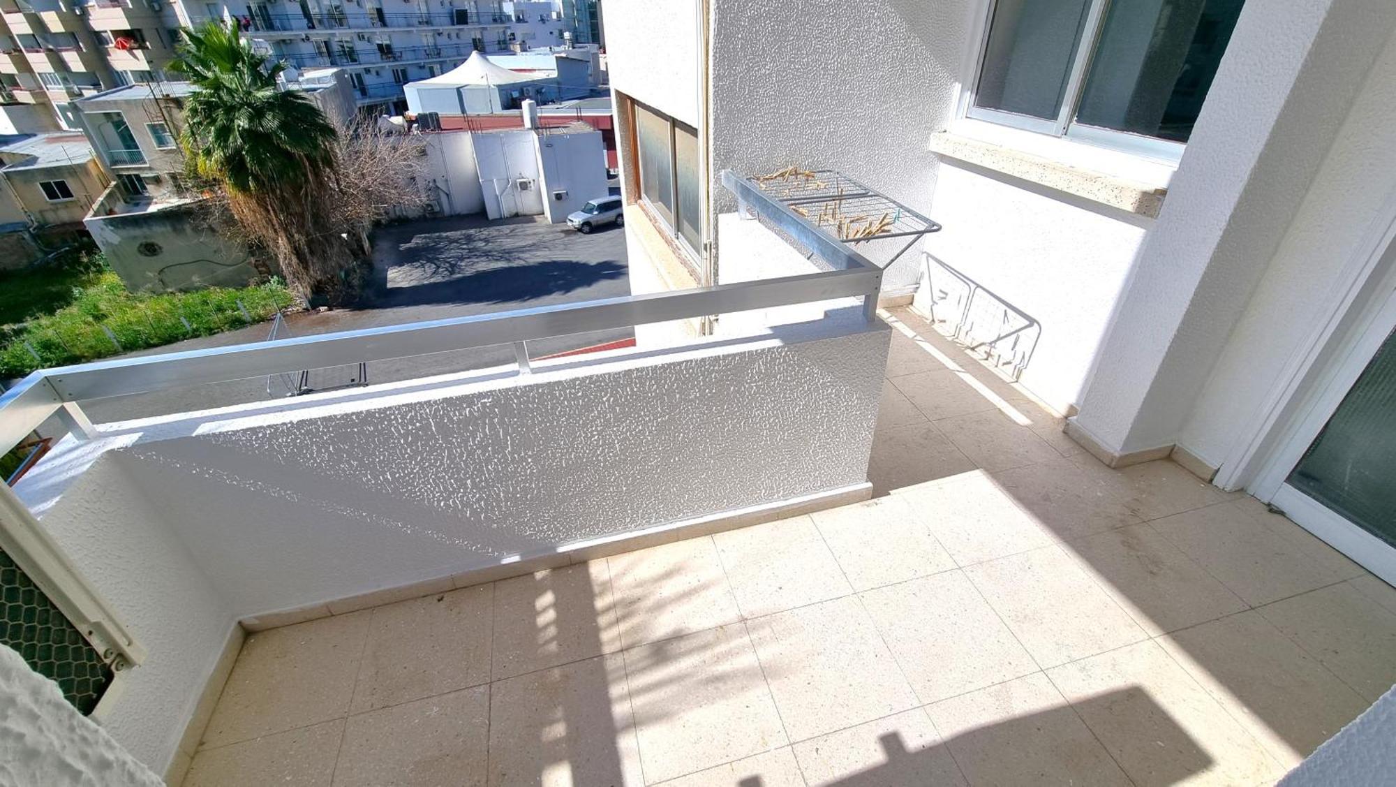 Center 2br W/ Parking And 250m Walk From