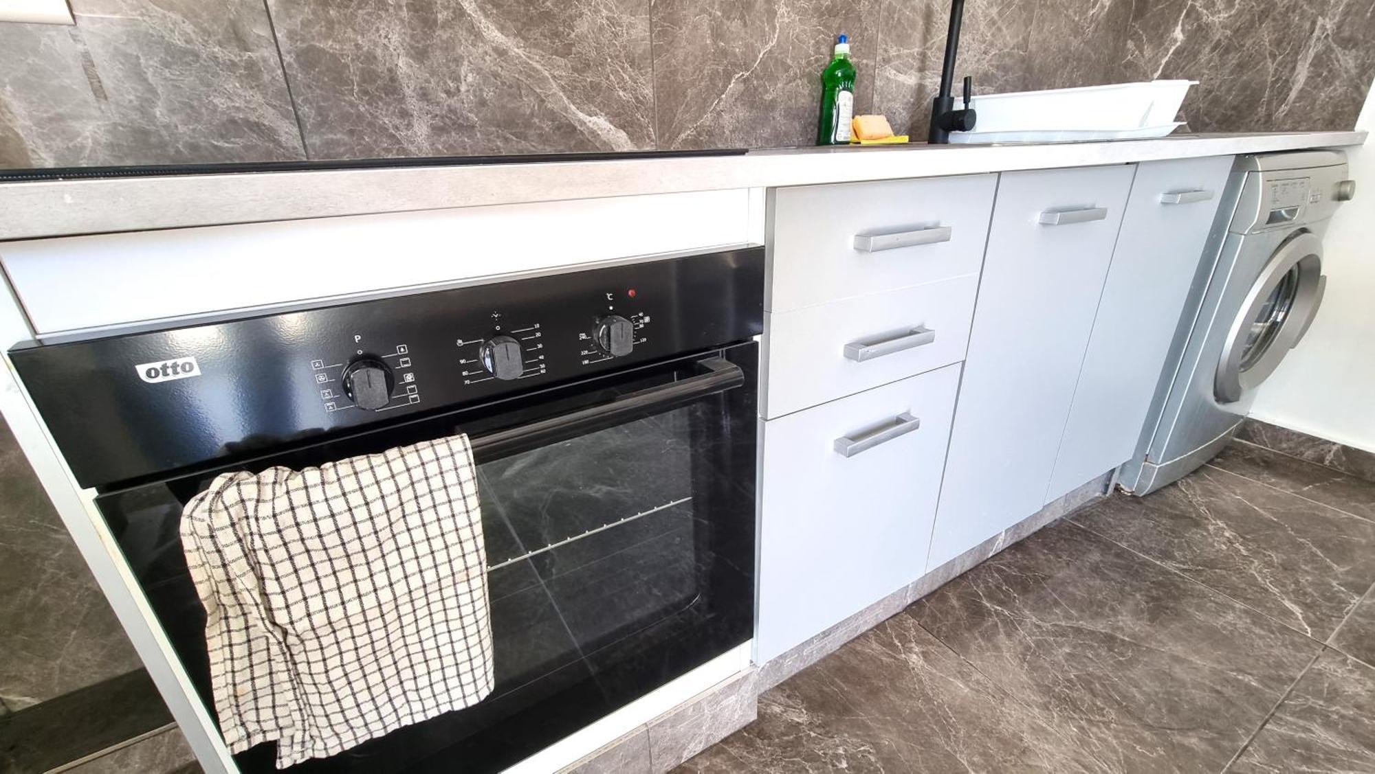 Apartament Center 2br W/ Parking And 250m Walk From Larnaca