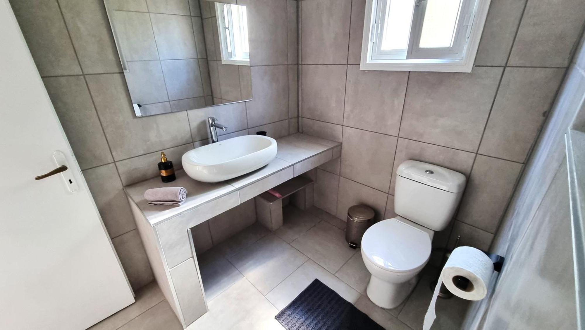 Center 2br W/ Parking And 250m Walk From Apartament Larnaca