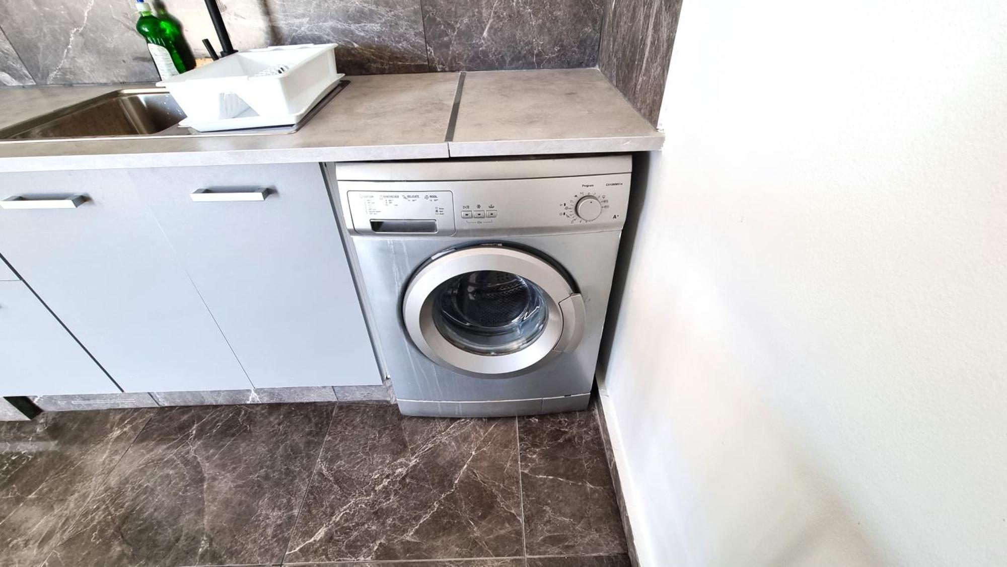 Center 2br W/ Parking And 250m Walk From Apartament