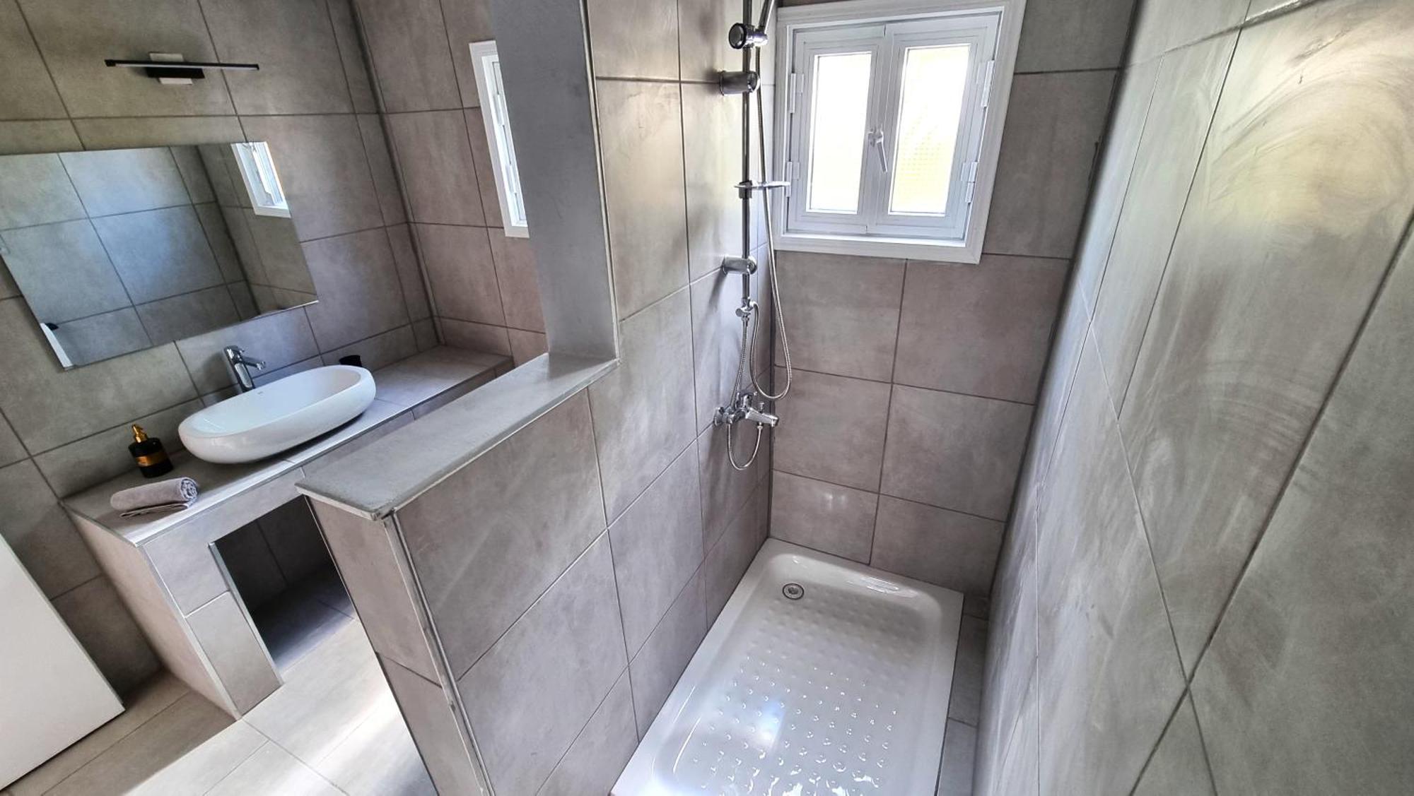 Center 2br W/ Parking And 250m Walk From Apartament Larnaca